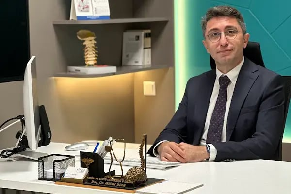 Doç. Dr. Melih Üçer - Beyin ve Sinir Cerrahisi - Resim 5