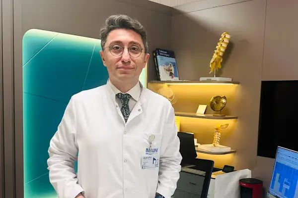 Doç. Dr. Melih Üçer - Beyin ve Sinir Cerrahisi - Resim 3