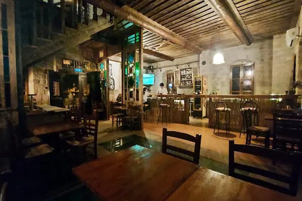 Cunda Se7en Local Pub - Resim 2
