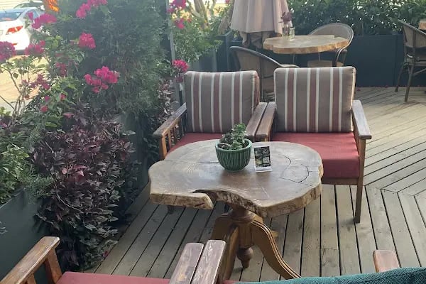Flore Cafe Bistro - Resim 15