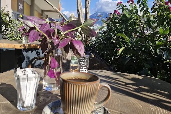 Flore Cafe Bistro - Resim 17