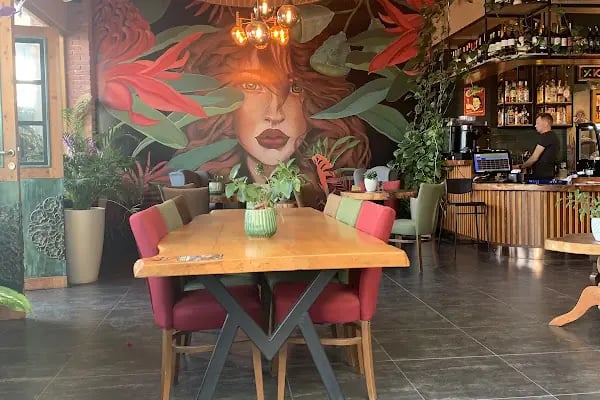 Flore Cafe Bistro - Resim 4