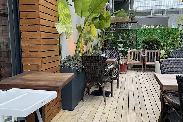 Flore Cafe Bistro - Resim 9