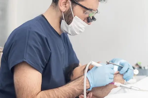 Beyaz Işık Diş Polikliniği Bağcılar - Resim 13
