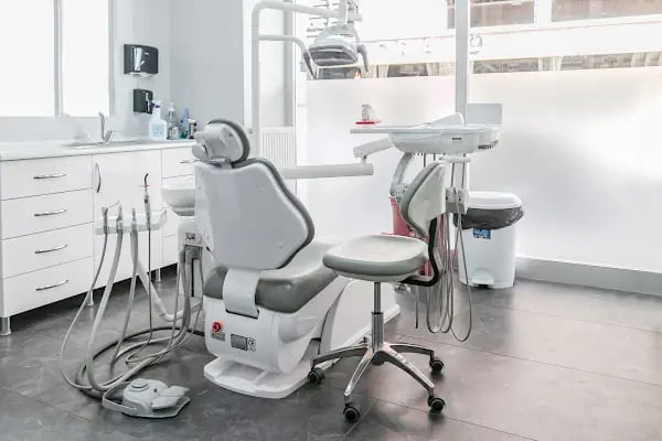 Beyaz Işık Diş Polikliniği Bağcılar - Resim 18