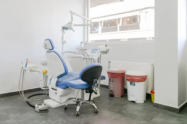 Beyaz Işık Diş Polikliniği Bağcılar - Resim 3