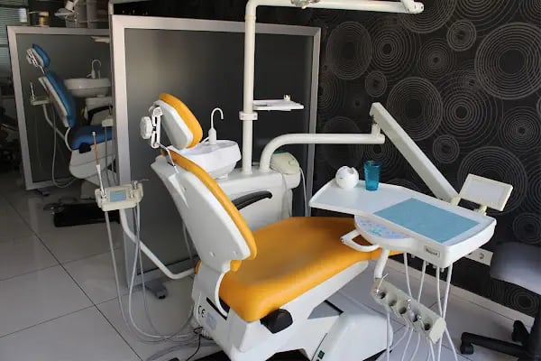 Dt DentalTerapi Firdevs Özçelik Ağız ve Diş Sağlığı Polikliniği - Resim 2
