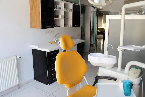 Dt DentalTerapi Firdevs Özçelik Ağız ve Diş Sağlığı Polikliniği - Resim 12