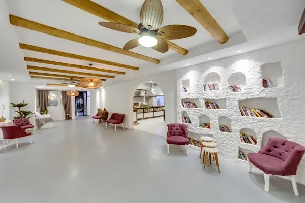 The Hello Hotel - Resim 7