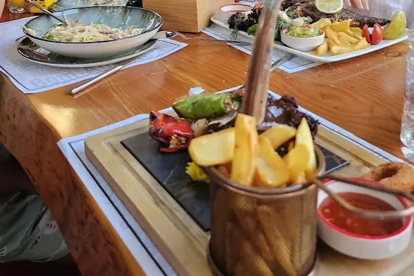 Le Chevy Restaurant - Resim 11