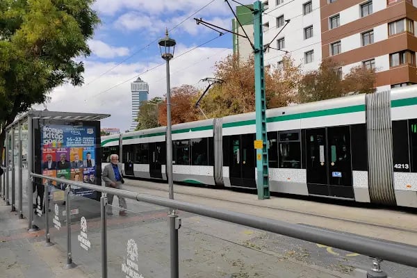 Tramvay Belediye Durağı - Resim 3