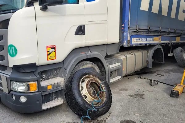 YURT LASTİK YOL YARDIM, BURSA LASTİK TAMİRİ, EN YAKIN MOBİL LASTİKÇİ, 7/24 LASTİK YOL YARDIM, AKÜ TAKVİYE, AKÜ - Resim 9