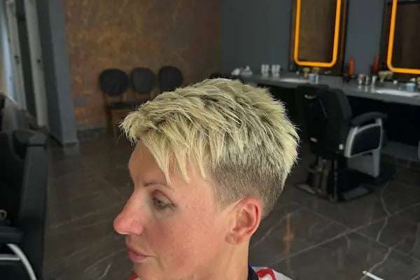 By Yaşar Kuvvetli Bodrum - Berber / Barber - Resim 6