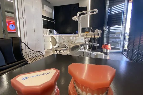 Uzm. Dt. Ayşe Menzek Yıldırım Ortodonti Kliniği, Konya Ortodonti Uzmanı, Şeffaf Plak Tedavisi, Diş Teli Uygulaması - Resim 8