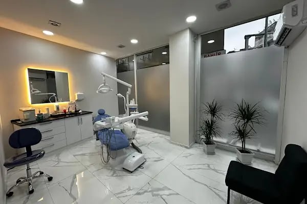 Denta İzmir Ağız ve Diş Sağlığı Polikliniği - Resim 3