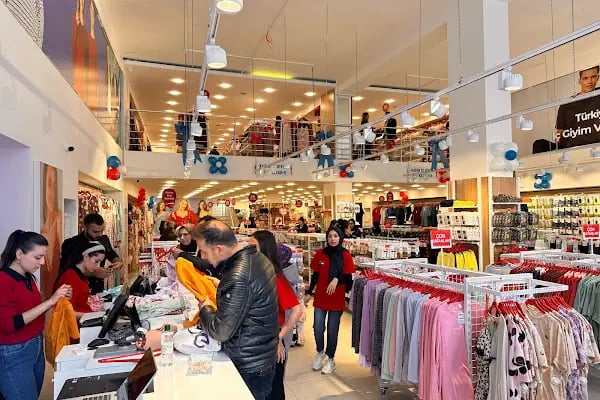 FLO Gaziantep G.M.Paşa Cadde Mağazası - Resim 5