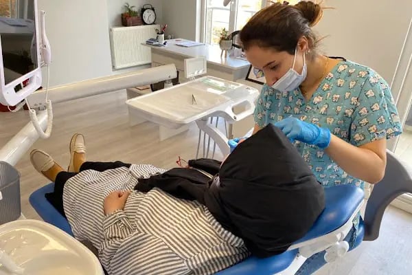 Diş Hekimi Afife Betül Anlı - Resim 4
