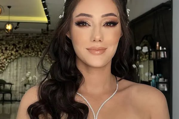 BURCU ŞANLI VIP HAİR MAKEUP STUDİO Gelin,Kına,Nişan,Söz Başı Saçı Türbanı Makyajı - Resim 7
