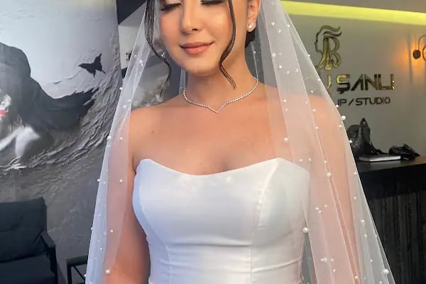 BURCU ŞANLI VIP HAİR MAKEUP STUDİO Gelin,Kına,Nişan,Söz Başı Saçı Türbanı Makyajı - Resim 8