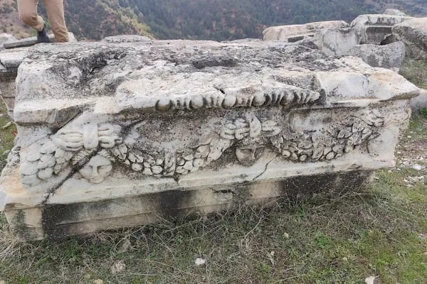 Apollon Lairbenos Tapınağı - Resim 17