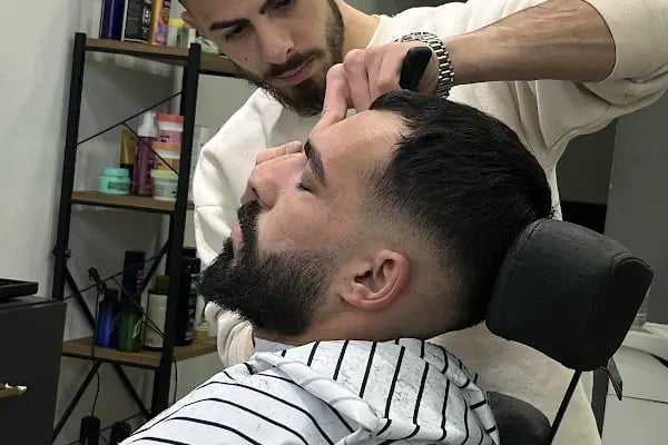 The Barber Haircut - Resim 6
