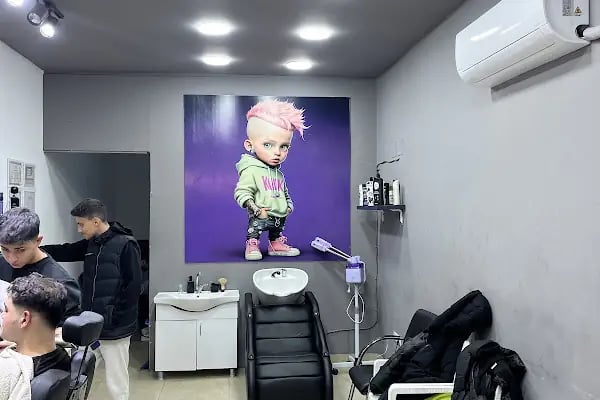 The Barber Haircut - Resim 2