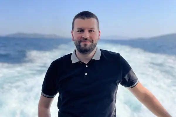 Dt. Ahmet Can Üzümcüoğlu, Diş Hekimi - Resim 1