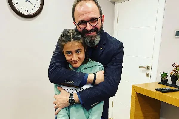 Prof. Dr. H. Gökhan DEMİRKIRAN | Skolyoz Ameliyatı | Kifoz Tedavisi | Kanal Daralması | Bel Kayması | Omurga Kırıkları | Omurga Tümörleri | Omurga Sağlığı Ankara - Resim 16