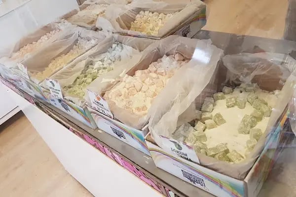 Elly Ceramics &amp; Gift Shop - Resim 18