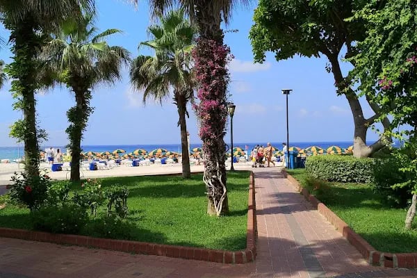 Abdurrahman Alaettinoğlu Parkı - Resim 13