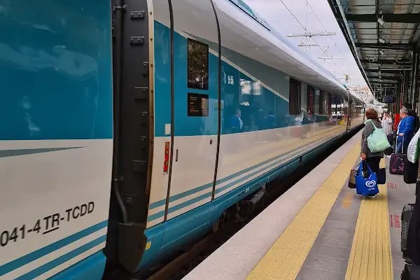 Bostancı YHT Yüksek Hızlı Tren Durağı - Resim 4