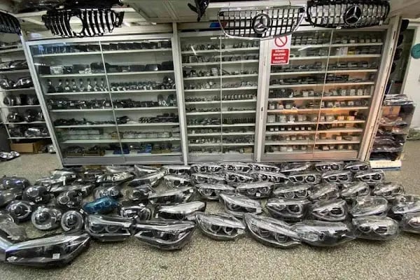 Şahinler Otomotiv Hasarlı Oto Alım-Satım ve Çıkma Parça - Resim 12