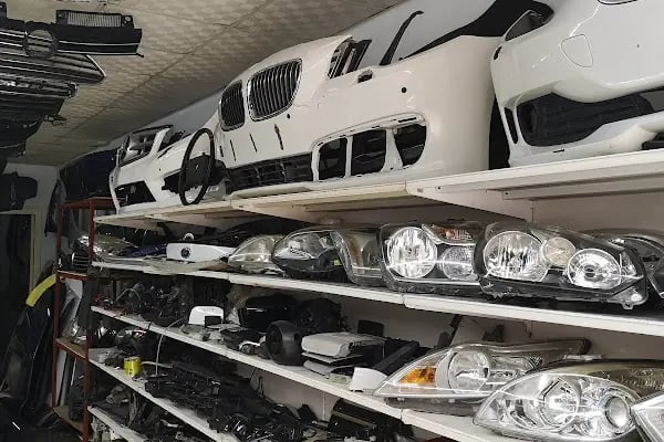 Şahinler Otomotiv Hasarlı Oto Alım-Satım ve Çıkma Parça - Resim 13