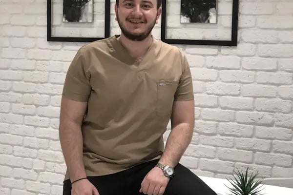 Dt.Burak Irkörücü(Nilüfer Fsm Diş hekimi - Bursa implant tedavisi- estetik gülüş tasarımı-zirkonyum protez uygulaması) - Resim 5