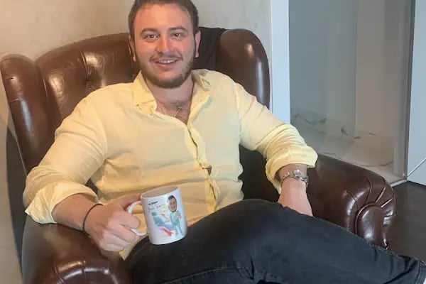 Dt.Burak Irkörücü(Nilüfer Fsm Diş hekimi - Bursa implant tedavisi- estetik gülüş tasarımı-zirkonyum protez uygulaması) - Resim 2