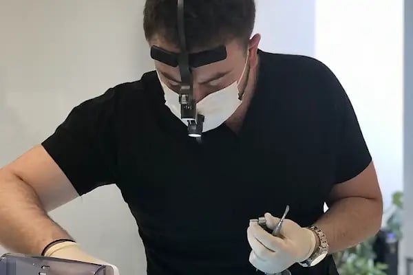 Dt.Burak Irkörücü(Nilüfer Fsm Diş hekimi - Bursa implant tedavisi- estetik gülüş tasarımı-zirkonyum protez uygulaması) - Resim 6