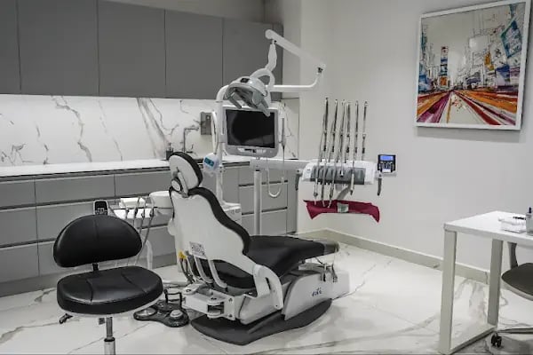 Dt.Burak Irkörücü(Nilüfer Fsm Diş hekimi - Bursa implant tedavisi- estetik gülüş tasarımı-zirkonyum protez uygulaması) - Resim 10