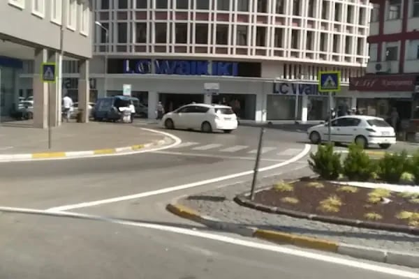Türkiye İş Bankası Balıkesir Şubesi - Resim 17
