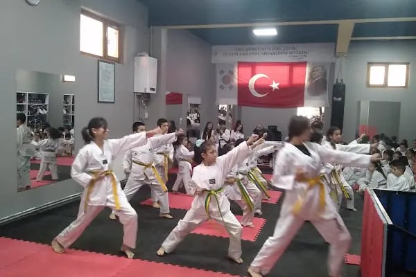 BARIŞ ÖZEL GENÇLİK VE SPOR KULÜBÜ - Resim 5