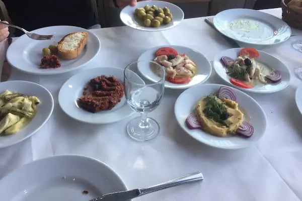 Cassava Cafe & Restaurant - Resim 3