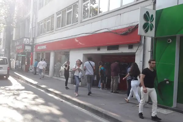 Akbank İzmit Şubesi - Resim 6