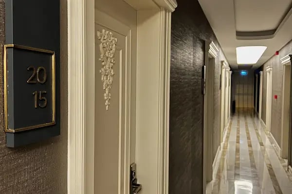 MQ Hotel Suites - Resim 13