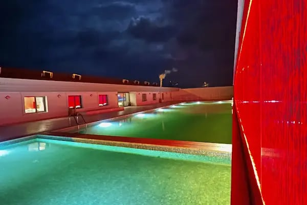 MQ Hotel Suites - Resim 10