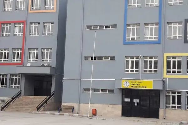 İbni Sina Anadolu Lisesi - Resim 1