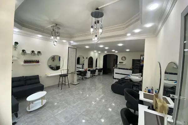 Burhan Özen Barbers &amp; Kuaför Salonu - Resim 2
