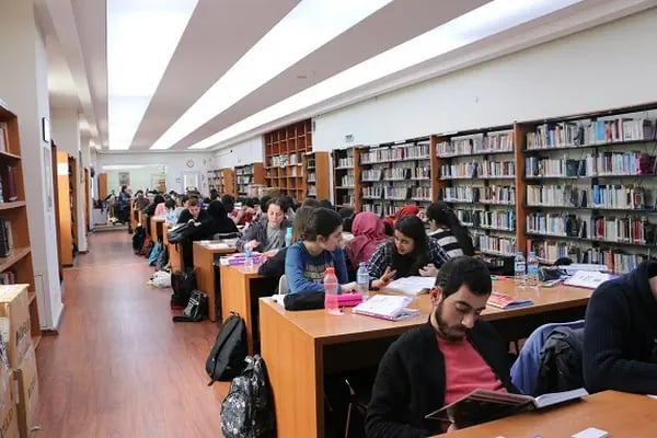 Avcılar İlçe Halk Kütüphanesi - Resim 1