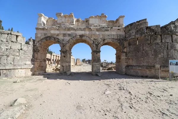 Hierapolis Apollon tapınağı - Resim 11