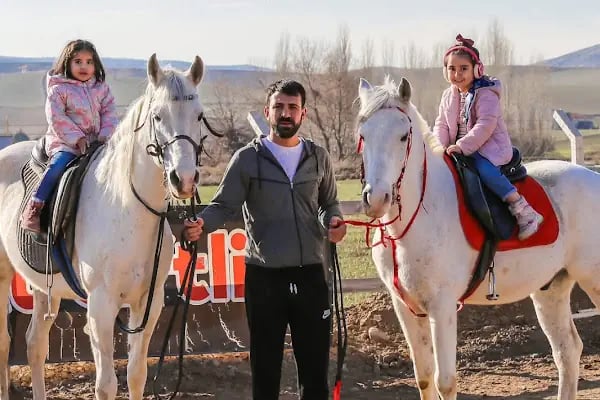 LİNA ATLI SPOR BİNİCİLİK KULÜBÜ - Resim 1