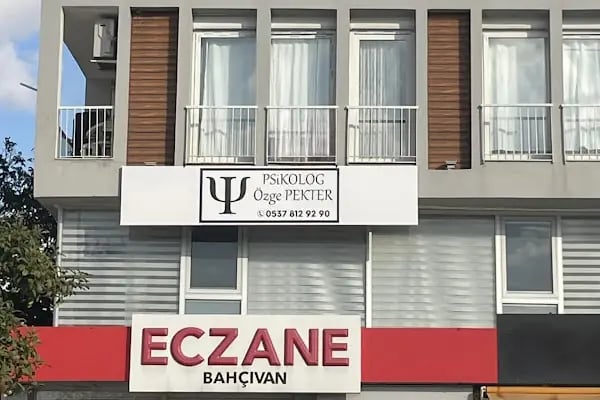 Psikolog Özge Pekter - Resim 1