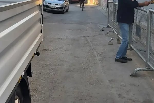 T.C. İzmir Valiliği İl Göç İdaresi Müdürlüğü Kayıt Güncelleme Merkezi - Resim 2
